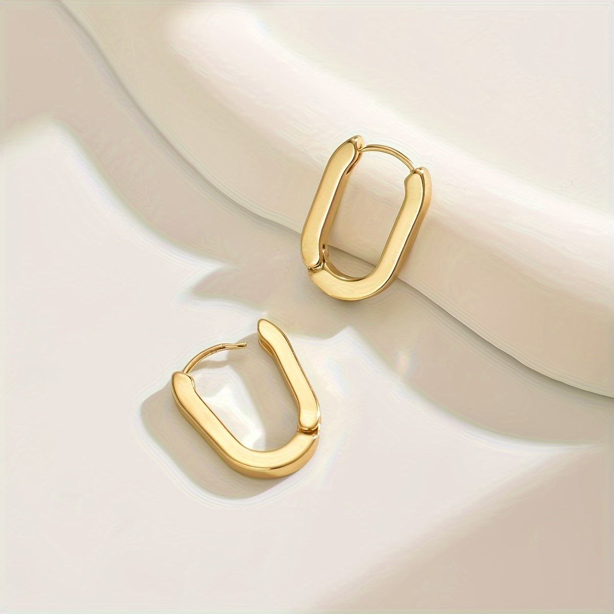 Kaylee | Elegant geometric-shaped hoop earrings
