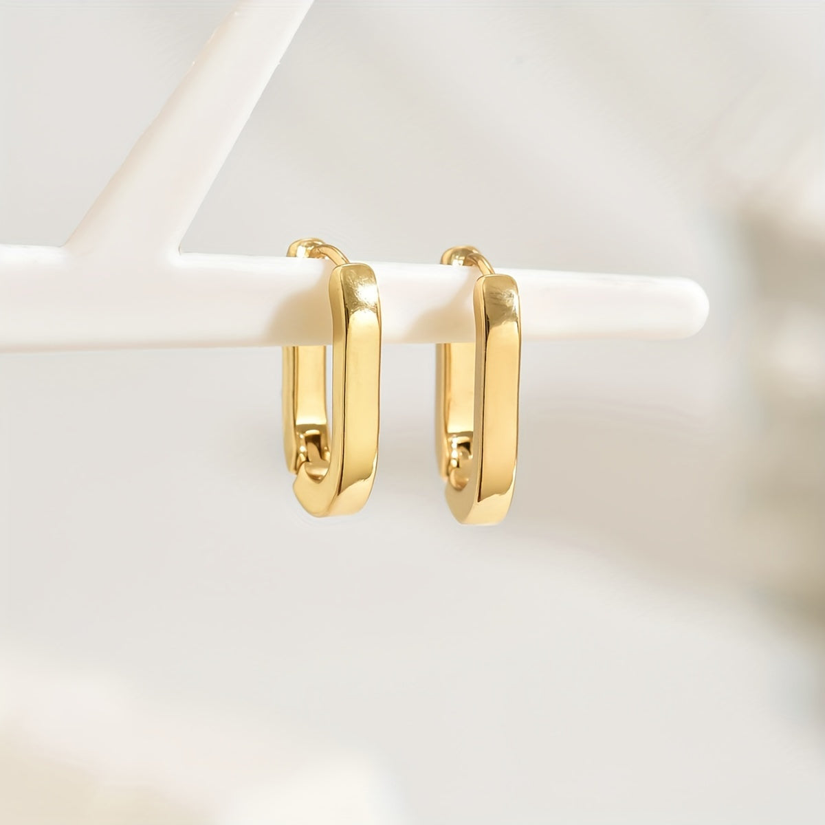 Kaylee | Elegant geometric-shaped hoop earrings